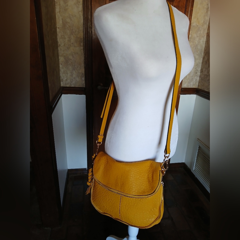 Rarely used Vince Camuto leather crossbody.